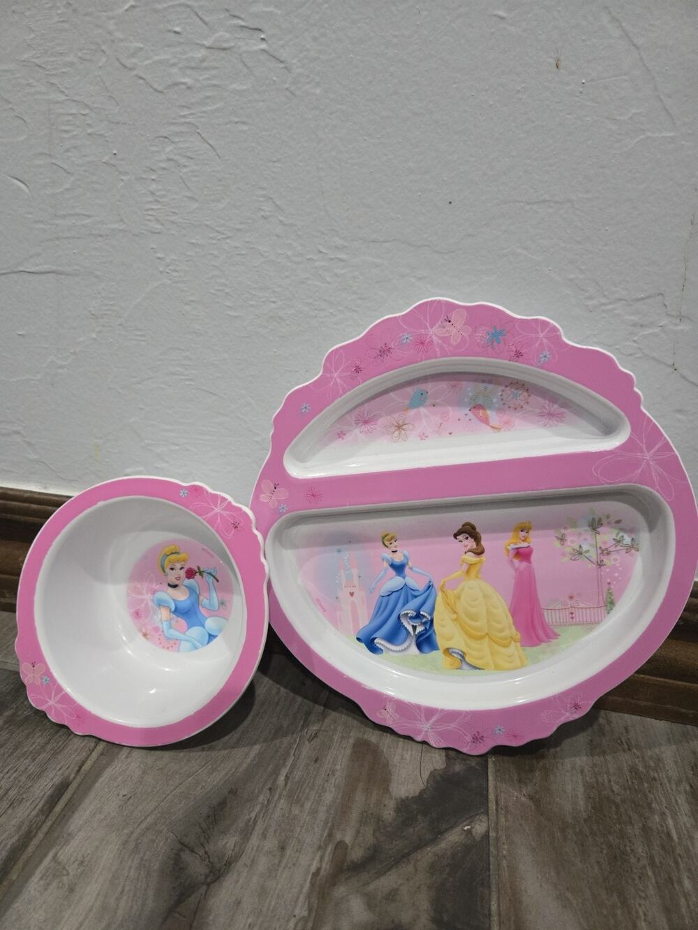 2009 Learning Curve Disney Princess 2-Compartment Pink Bowl & Plate Set, 2pc